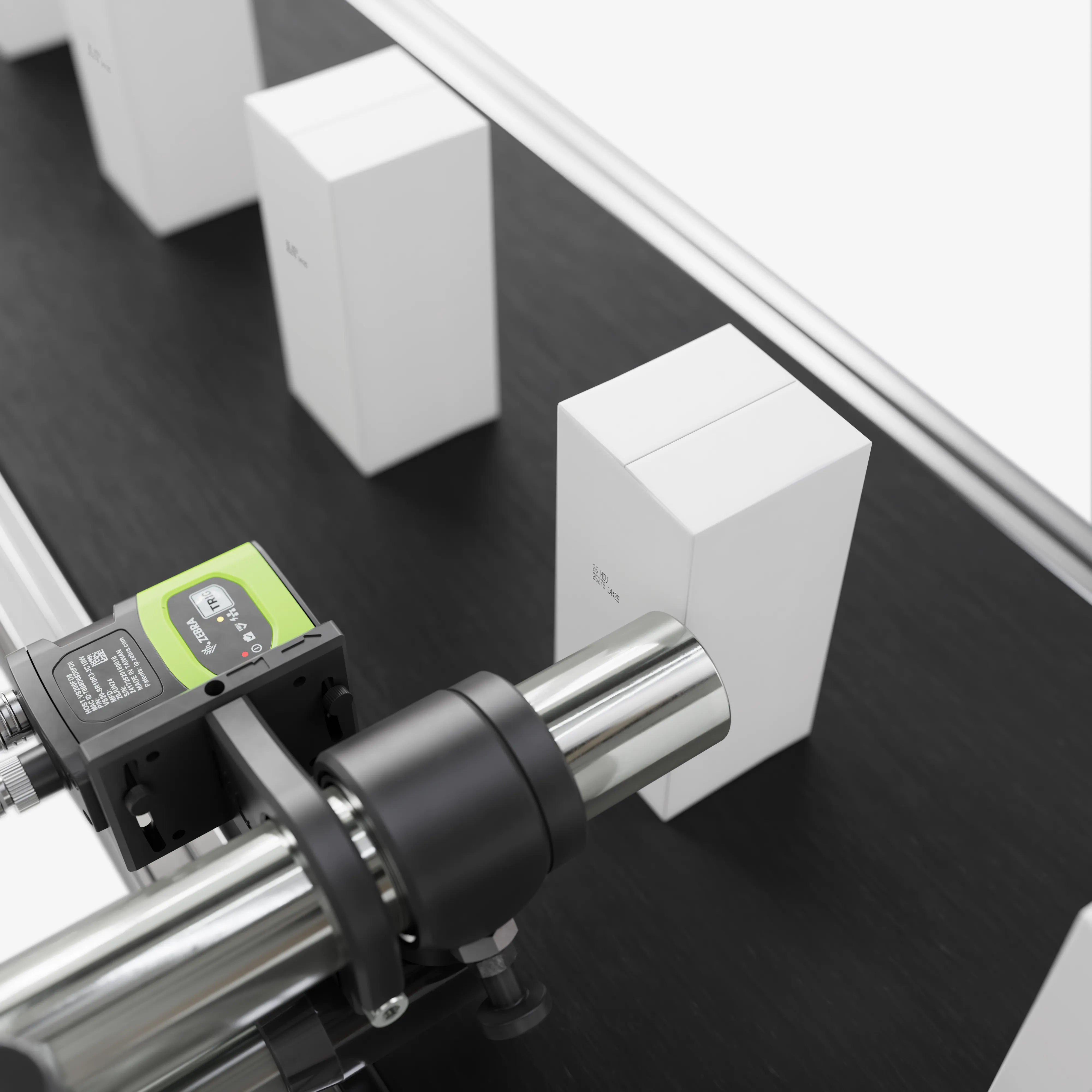 Linx printhead coding cartons with a scanner reading each code